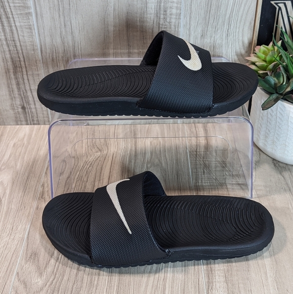 2017 Nike Junior Black White Kawa Slides Sandals Juniors size 6 - Picture 4 of 12